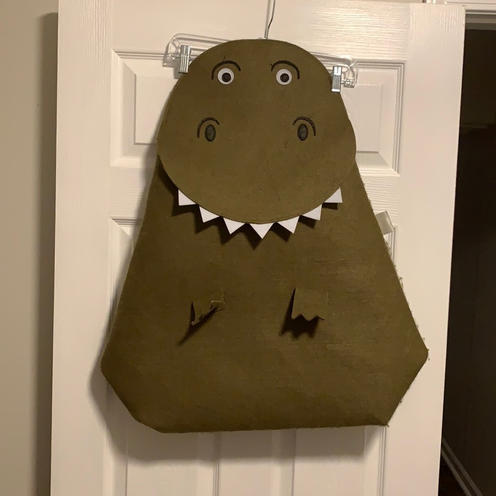 Toy/ laundry basket !!! Super cute Dino!!